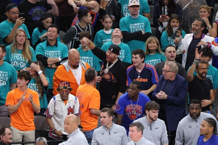 Les personnalités accros aux Knicks comme Spike Lee, Fat Joe et Timothée Chalamet ont tenu à assister aux deux premiers matchs des finales NBA à San Antonio. Tout comme de nombreux supporteurs new-yorkais présents la semaine passée à San Antonio.