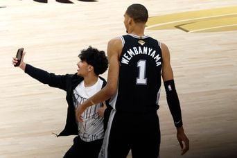 Finales NBA : Un fan interdit à vie pour un selfie avec Wembanyama