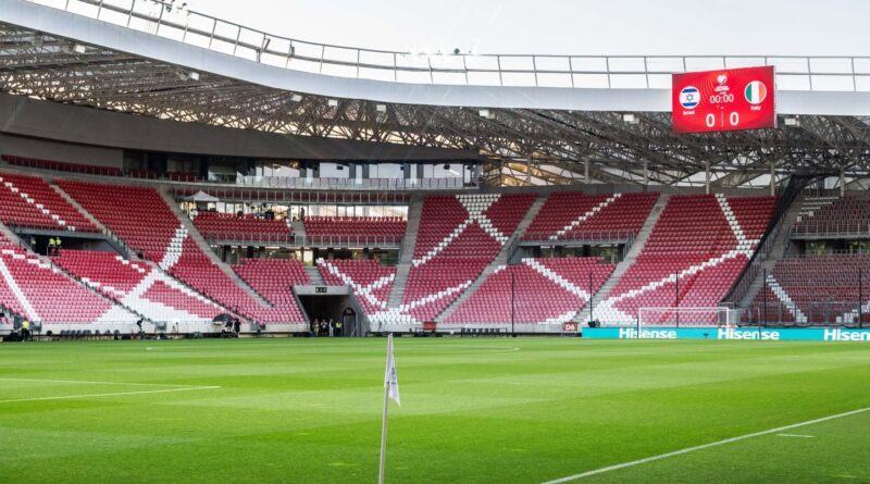 Football : Une caméra aérienne ne s'écrase pas sur un cameraman au match Hongrie-Kazakhstan