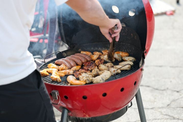 Un petit barbeuc sur le parking du stade avant le match ?