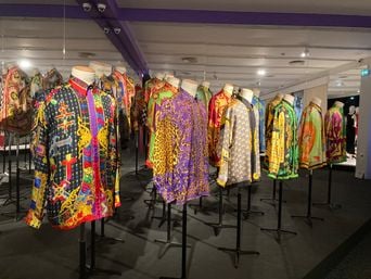 Gianni Versace au musée Maillol : Barocco, pop art et classiques.