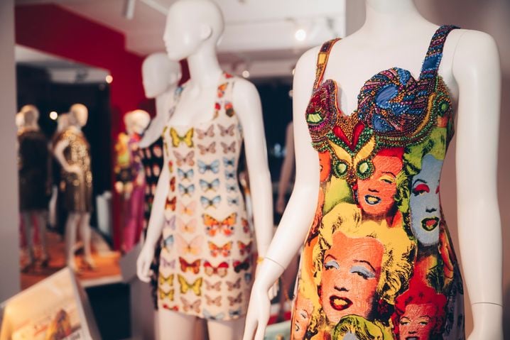 Une partie de l'exposition du musée Maillol est consacrée aux liens entre Gianni Versace et le pop art.