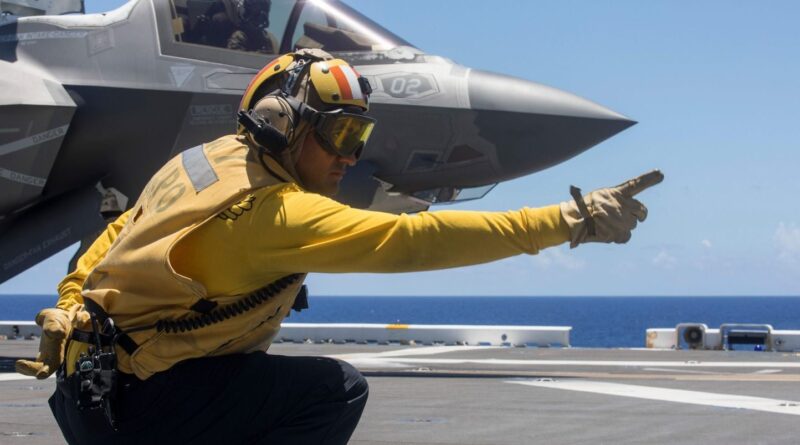 Guerre au Moyen-Orient : Les États-Unis bombardent l'Iran, Téhéran bloque Ormuz.