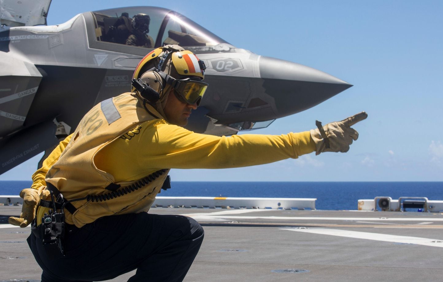 Guerre au Moyen-Orient : Les États-Unis bombardent l'Iran, Téhéran bloque Ormuz.