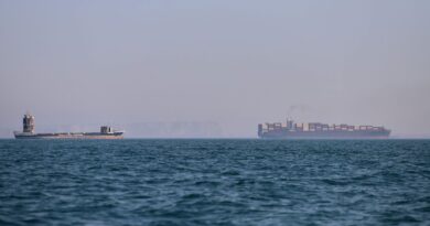 Guerre au Moyen-Orient : l'Iran ferme le détroit d'Ormuz, États-Unis vigilants