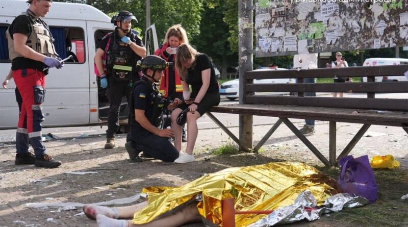Guerre en Ukraine : Civils touchés, appel au dialogue avec Poutine