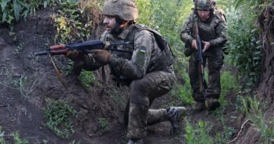 Guerre en Ukraine : Frappes mortelles réciproques et démonstration d'armements