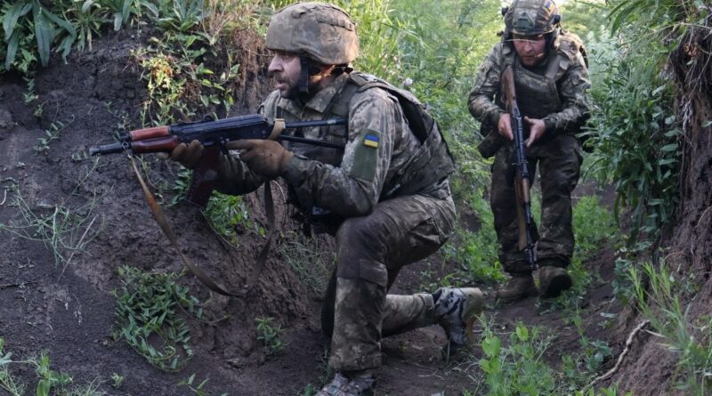 Guerre en Ukraine : Frappes mortelles réciproques et démonstration d'armements