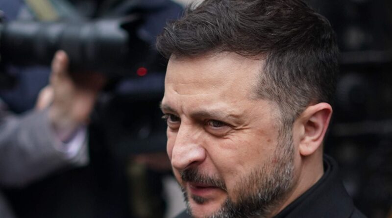 Guerre en Ukraine : Kiev attaque un train Moscou-Crimée, Zelensky refuse Donbass