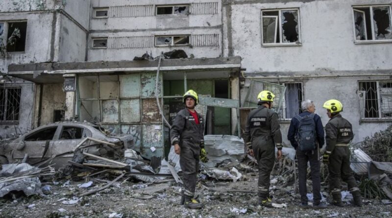 Guerre en Ukraine : Sept morts dans un bus après frappe de drone, Saint-Pétersbourg touchée.