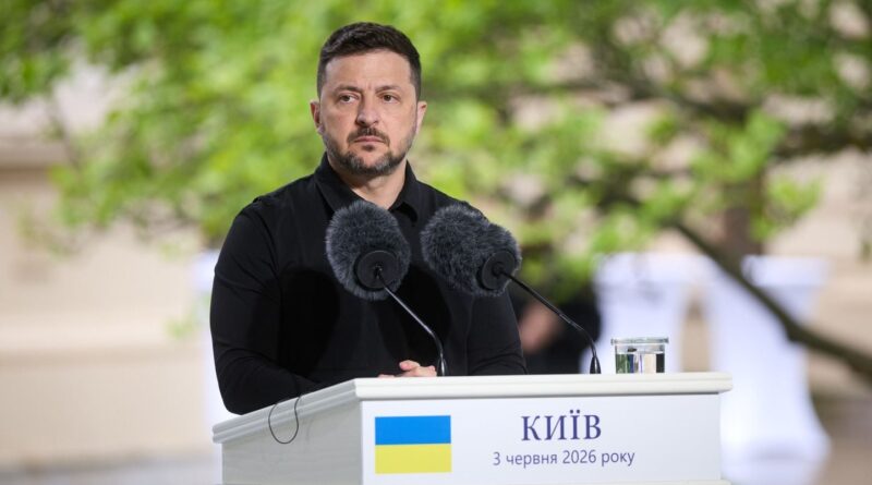 Guerre en Ukraine : Zelensky visite le Royaume-Uni, frappe près de Tchernobyl