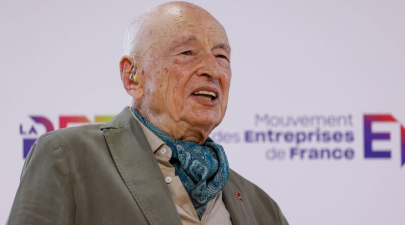 Hommage national à Edgar Morin aux Invalides mercredi pour le sociologue et philosophe
