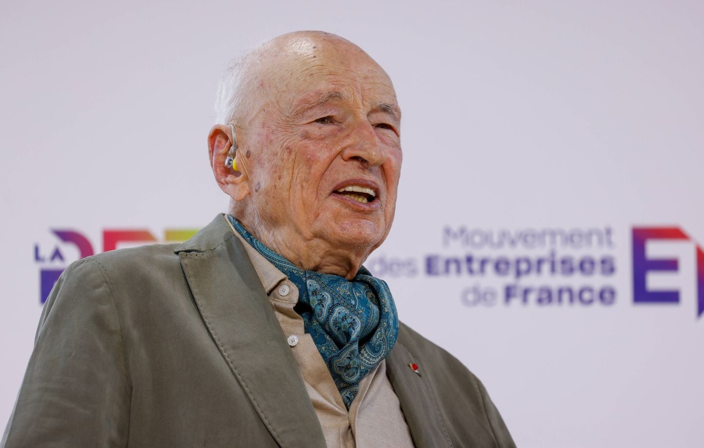 Hommage national à Edgar Morin aux Invalides mercredi pour le sociologue et philosophe