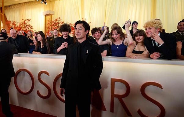 Hudson Williams ne sort pas indemne d'un scandale lié à une photo de lycéen.