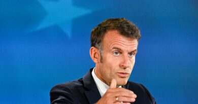 Immigration : Macron critique les hubs retour « ni efficaces », ni conformes à l’UE.
