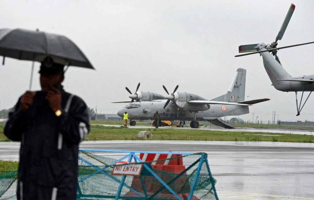 Inde : Cinq morts dans le crash d'un avion militaire à l'atterrissage