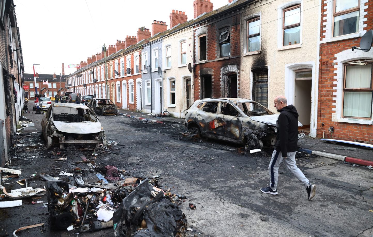 Irlande du Nord : Les violences anti-immigrés à Belfast révèlent des divisions historiques