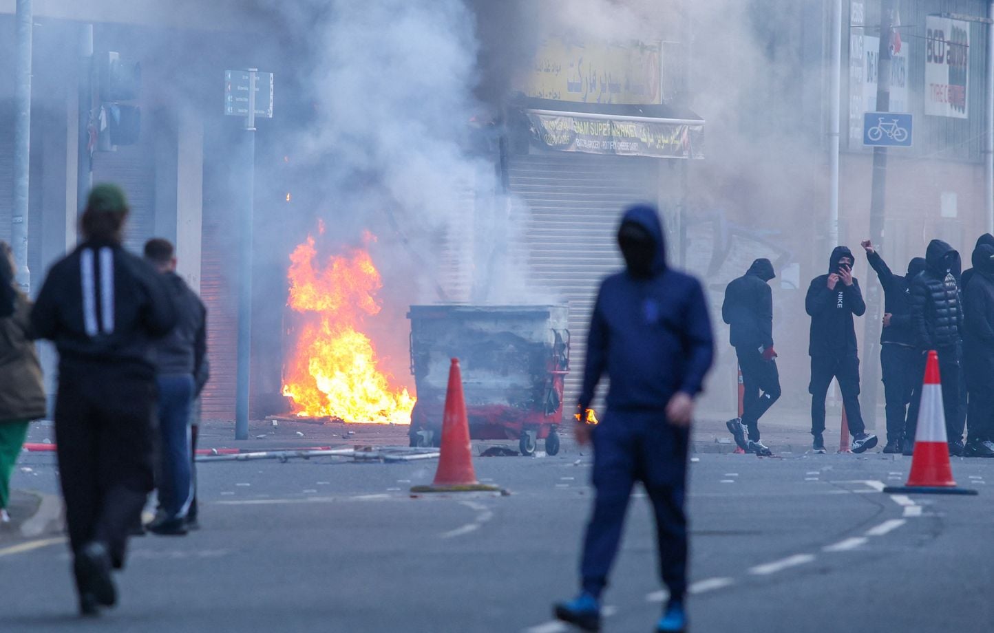 Irlande du Nord : Violences à Belfast après une attaque au couteau