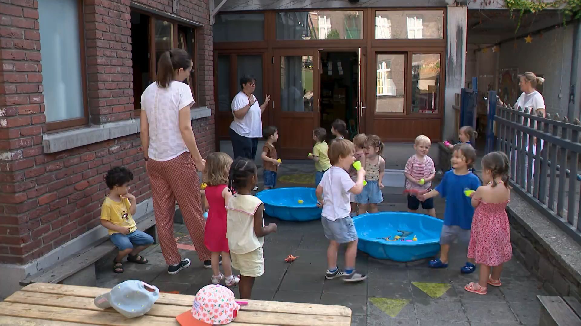 Jeux d'eau, activités calmes et sieste : les écoles maternelles s'organisent face à la chaleur
