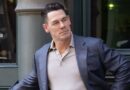John Cena se rase le crâne avant sa deuxième transplantation capillaire.