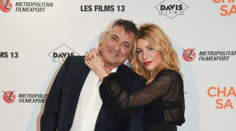 Jules, fils de Jean-Marie Bigard, remplace Laurent Baffie.