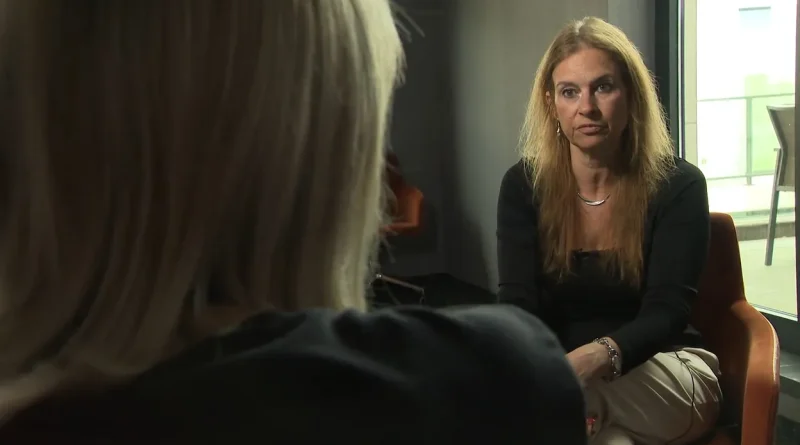 Karine Viseur réagit : "Je veux arrêter de me sentir sale" après l'inculpation de Patrick Bruel.