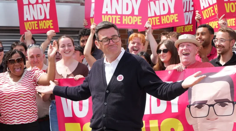 Keir Starmer démissionne, Andy Burnham se présente pour le remplacer.