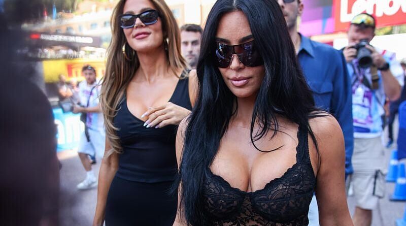 Kim Kardashian et sa famille célèbrent la victoire de Lewis Hamilton.