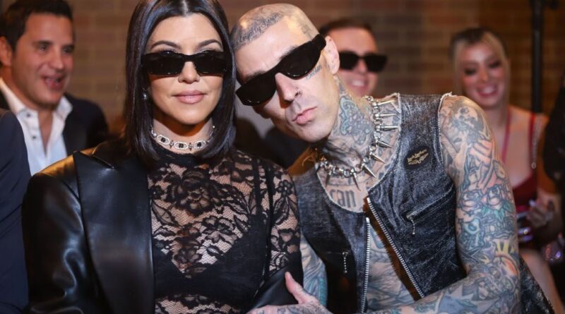 Kourtney Kardashian et Travis Barker révèlent un secret de cinq ans.