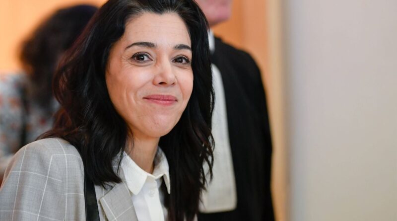 La députée LFI Sophia Chikirou condamnée pour vol, pas escroquerie.