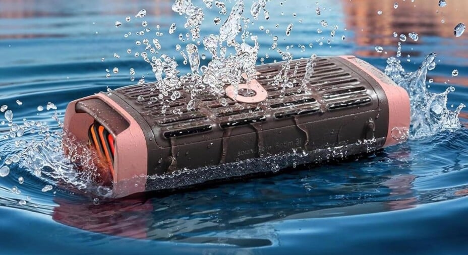 La Soundcore Boom 3i flotte, résiste à l'eau salée, baisse de 54 %