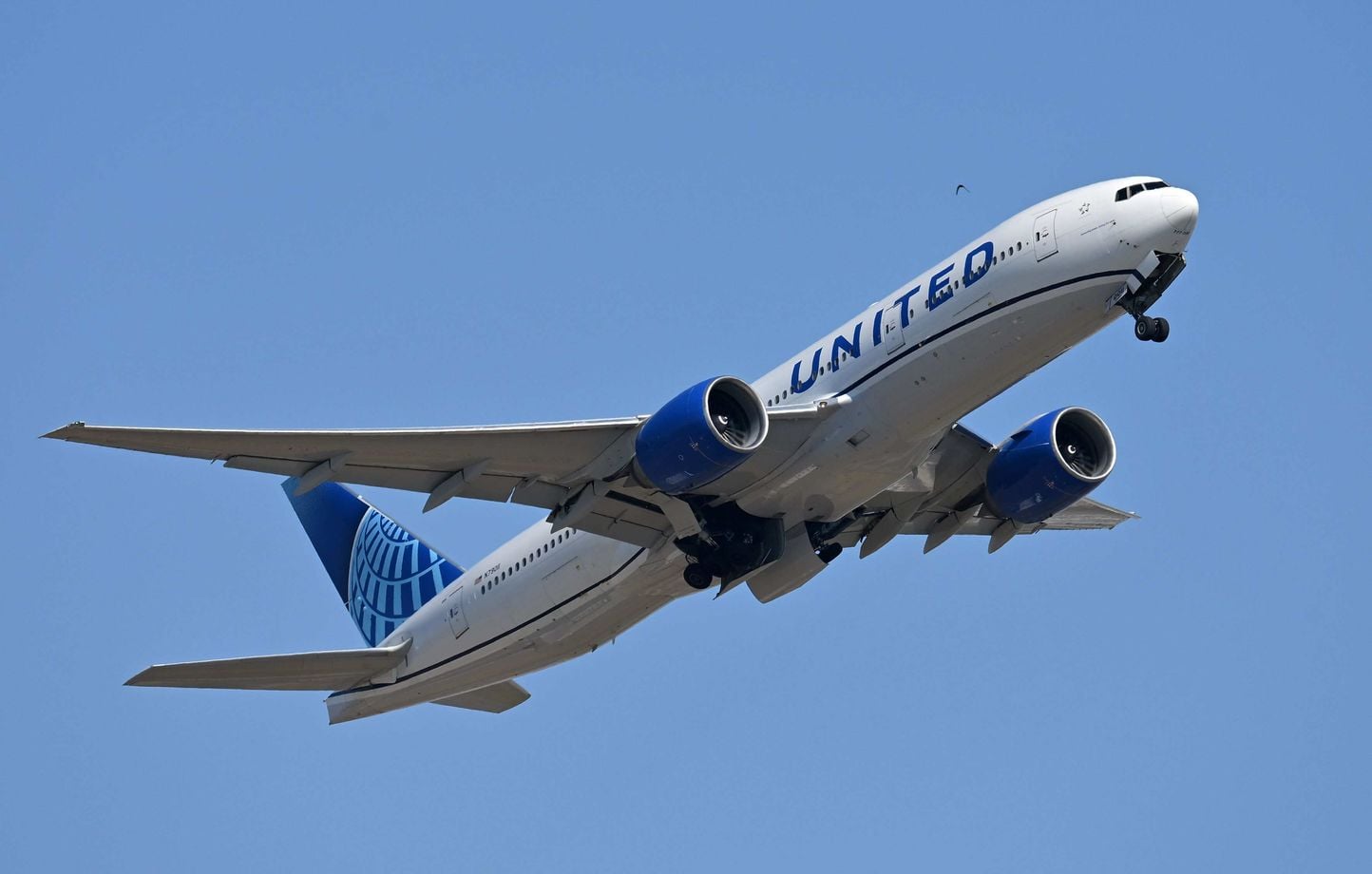 L’avion fait demi-tour au-dessus de la mer à cause d’une « bombe » Bluetooth.