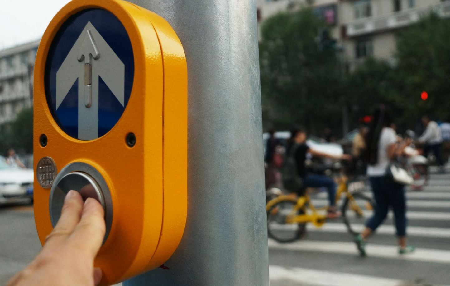 Le bouton à côté du passage piéton sert-il vraiment ? Mystère résolu.