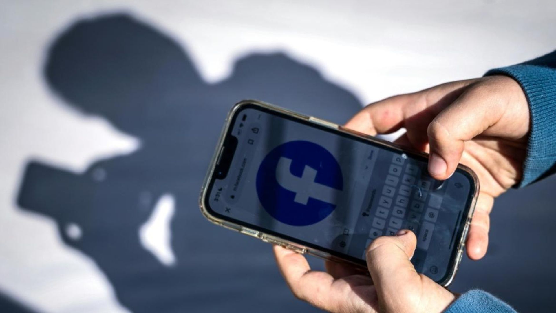 Le gouvernement canadien veut interdire les réseaux sociaux aux moins de 16 ans.