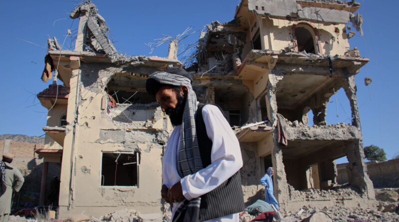 Le Pakistan attaque l'Afghanistan, faisant au moins 36 morts.