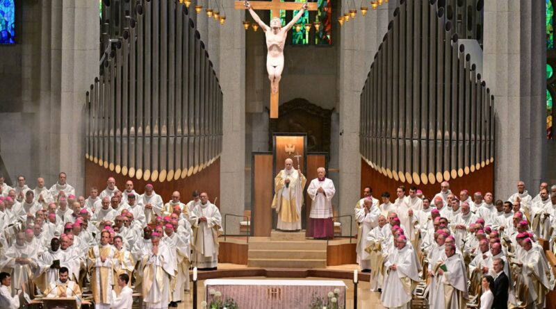 Le pape à la Sagrada Família : les chrétiens ne doivent pas "promouvoir la guerre"