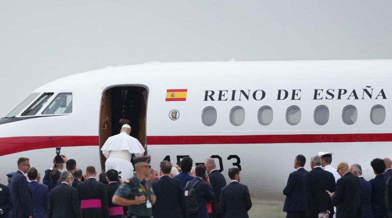 Le pape Léon XIV coincé aux Canaries par panne d'avion.