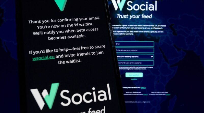 Le réseau social W, rival de X, sort sa version publique.