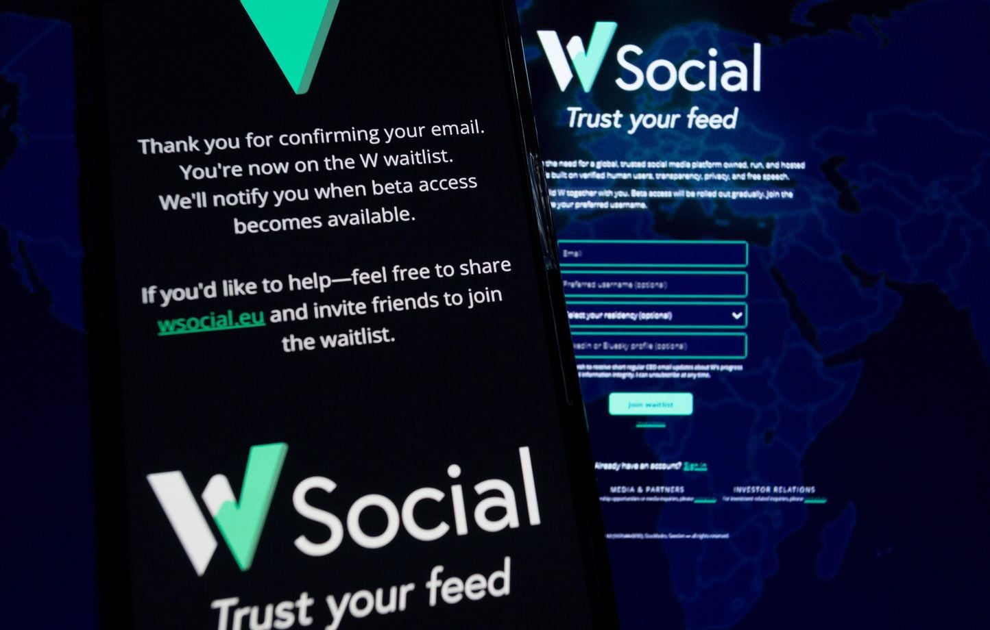 Le réseau social W, rival de X, sort sa version publique.