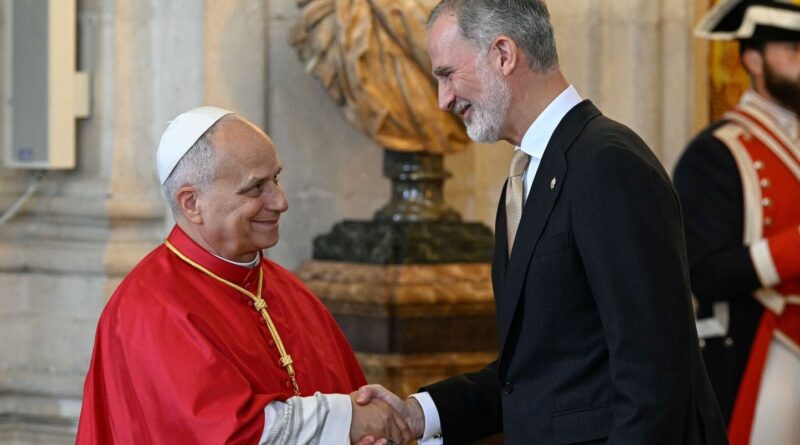 Le roi d'Espagne applaudit le pape Léon XIV sur les agressions sexuelles.
