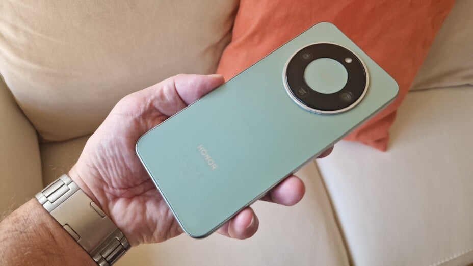 Le smartphone Honor, autonomie monstrueuse, prix en baisse avec montre offerte.
