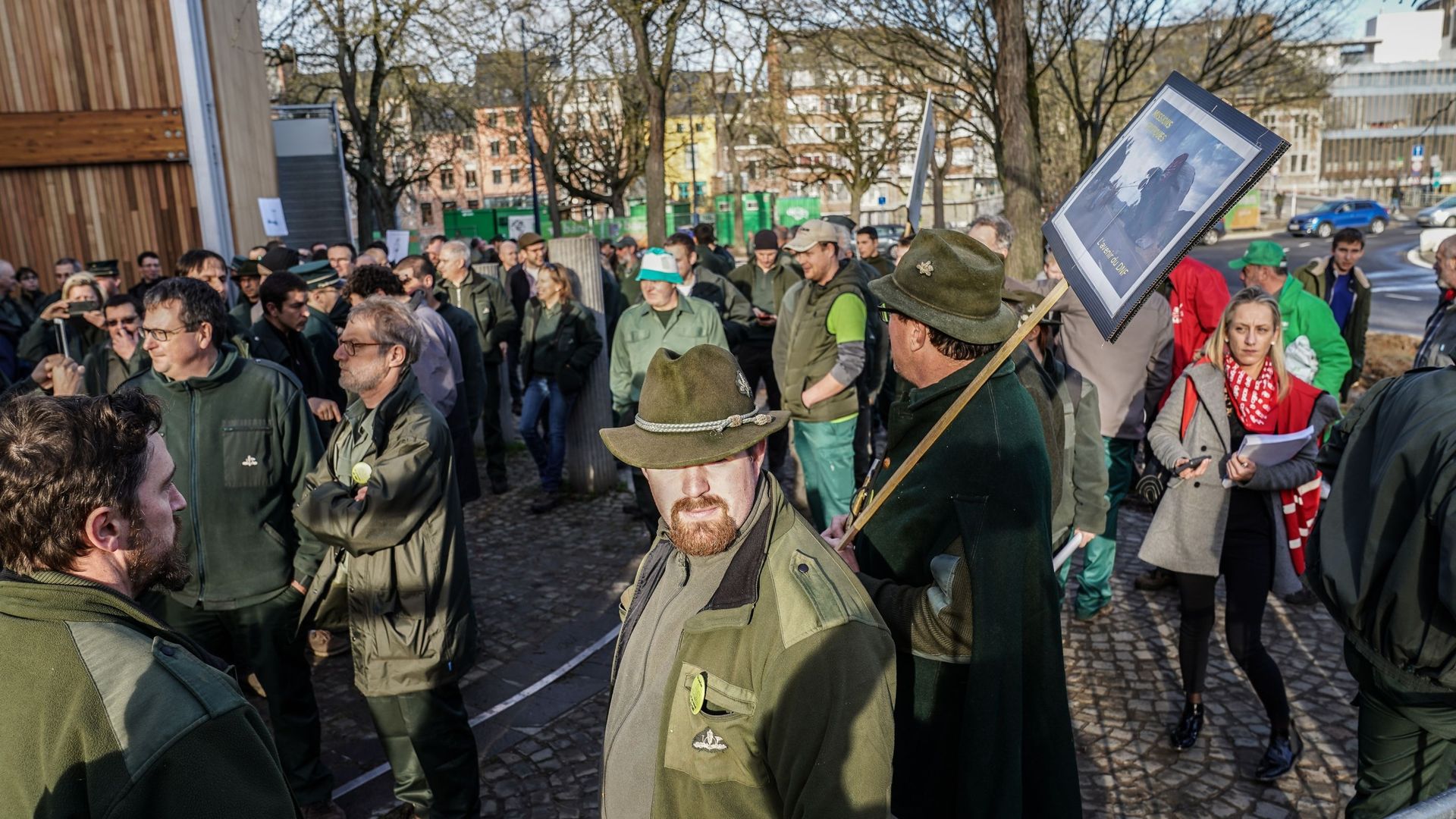 Le tribunal demande à la Région wallonne d’équiper les agents du DNF.
