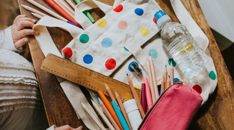 Les parents devront-ils encore payer les fournitures scolaires ?