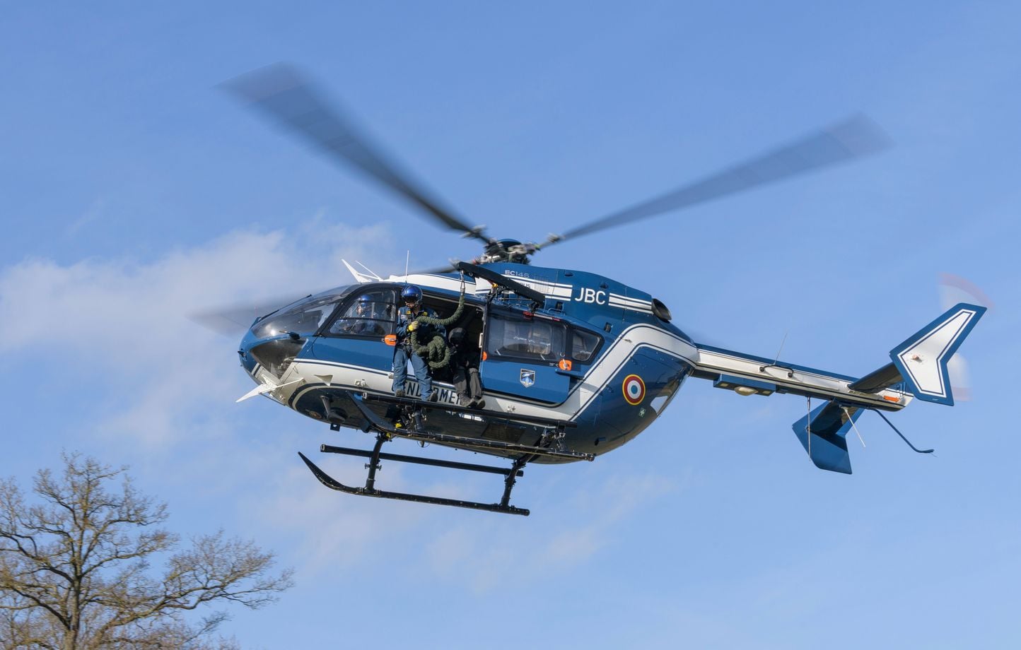 Loiret : Hélicoptère de la gendarmerie s'écrase, un mort, deux blessés