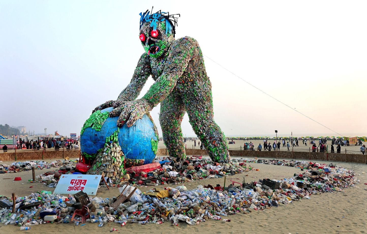 L'ONU alerte sur la dégradation accélérée des océans.