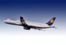 Lufthansa demande à une passagère en short et brassières de se couvrir.