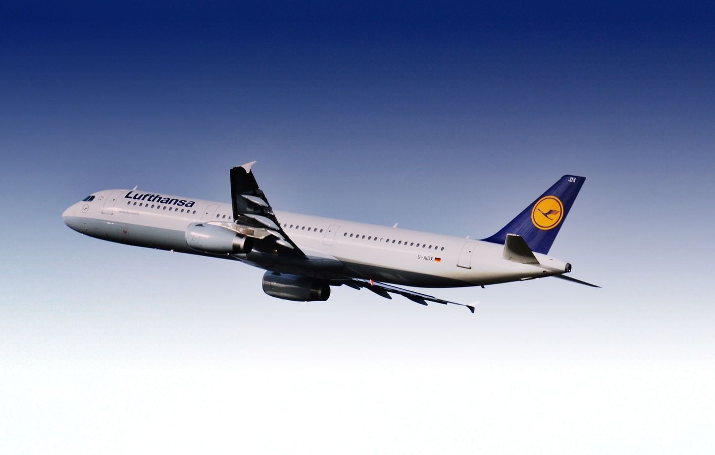 Lufthansa demande à une passagère en short et brassières de se couvrir.