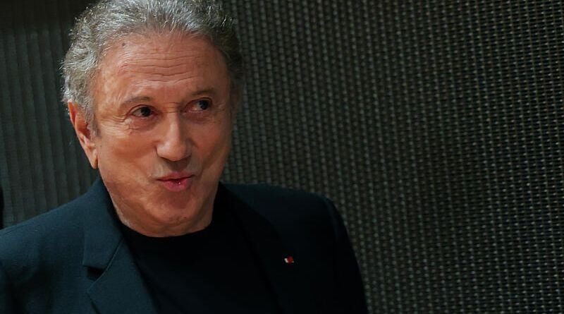 Michel Drucker met en garde contre une usurpation d'identité par l'IA.