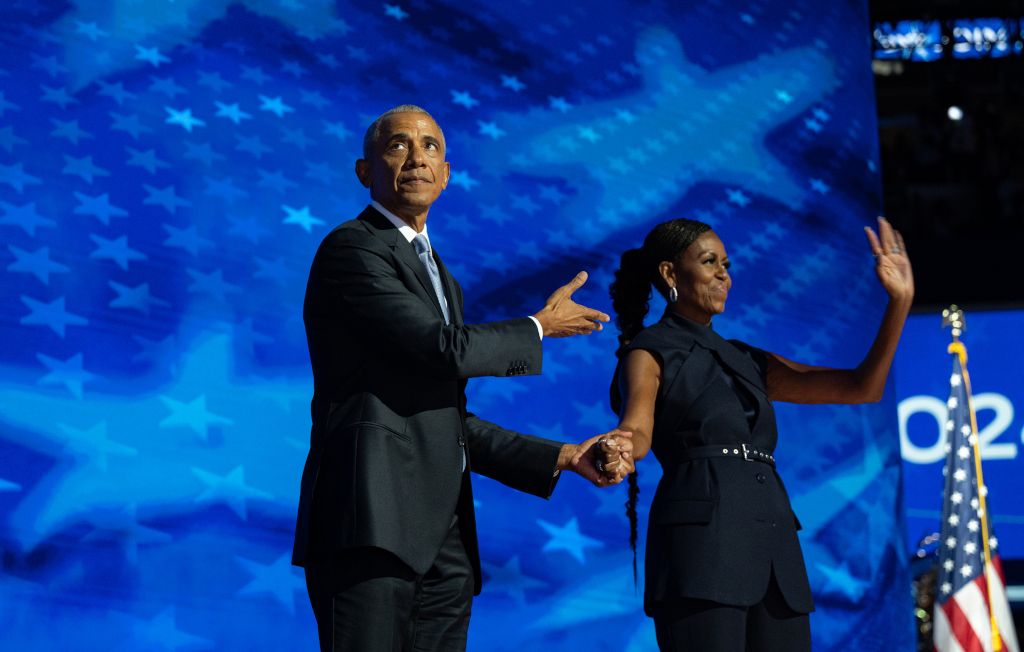 Michelle Obama fait pleurer son époux à l'inauguration du centre présidentiel Obama.