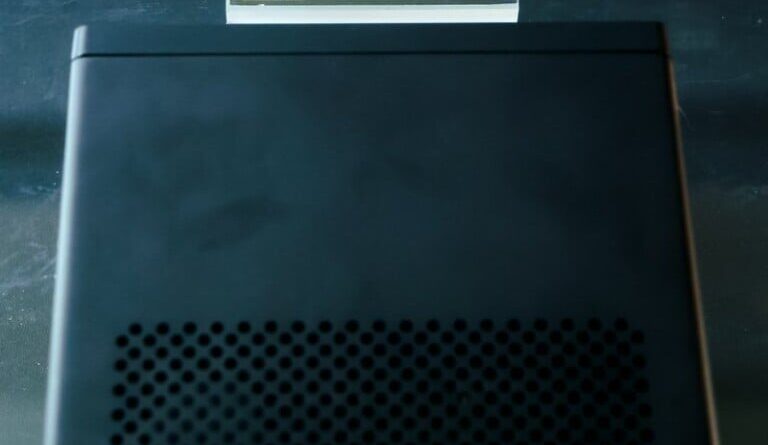 Minisforum MS-03 : mini PC ou station de travail IA ?